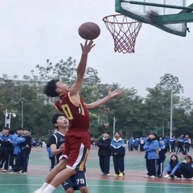郑钦文在马德里站再创佳绩表现出色